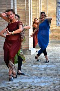 Uzbek dancers